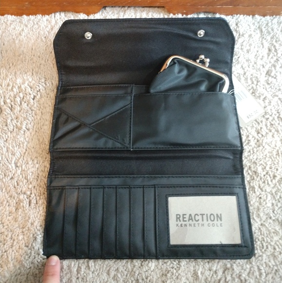 Kenneth Cole Wallet - Picture 2 of 6